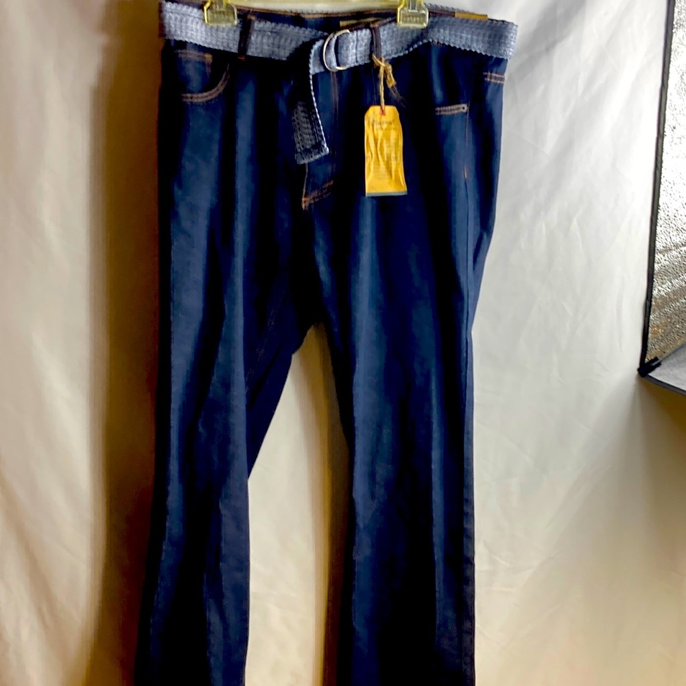 NWT Vintage 36x32 blue jeans comes with a wide blue and white belt.